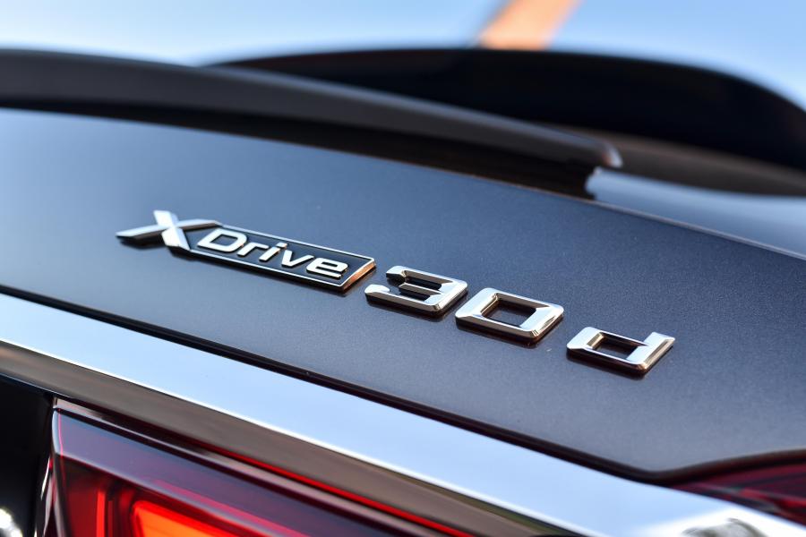 Логотип BMW X7 xDrive30d Design Pure Excellence (G07) 2019 года  (ZA) (фото 16 из 40)